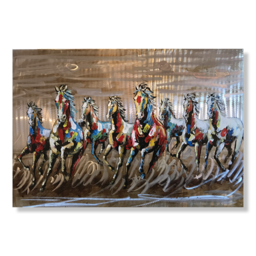 Een schilderij van galopperende paarden