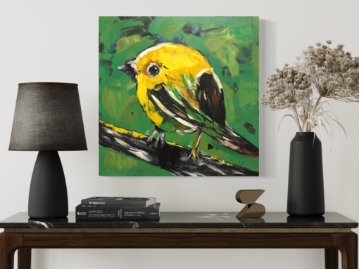 Een schilderij met een gele vogel