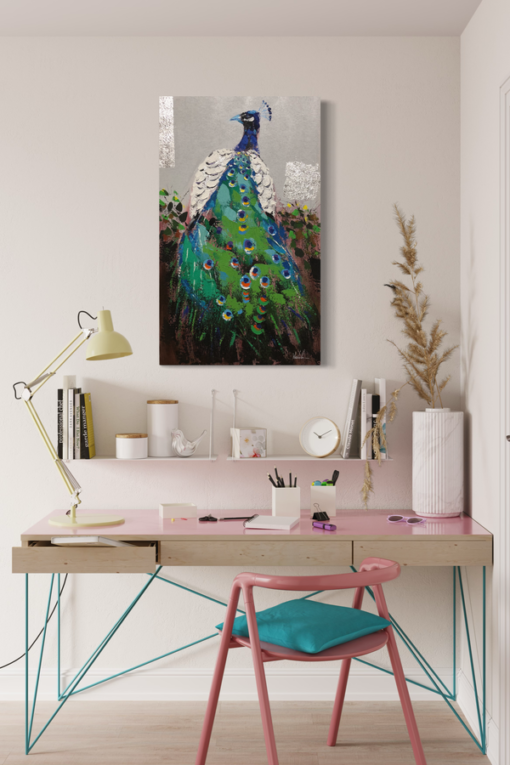 Een schilderij met een pauw