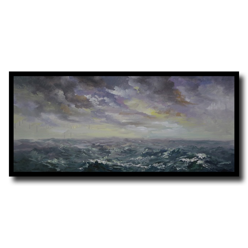Een schilderij met een rollende zee