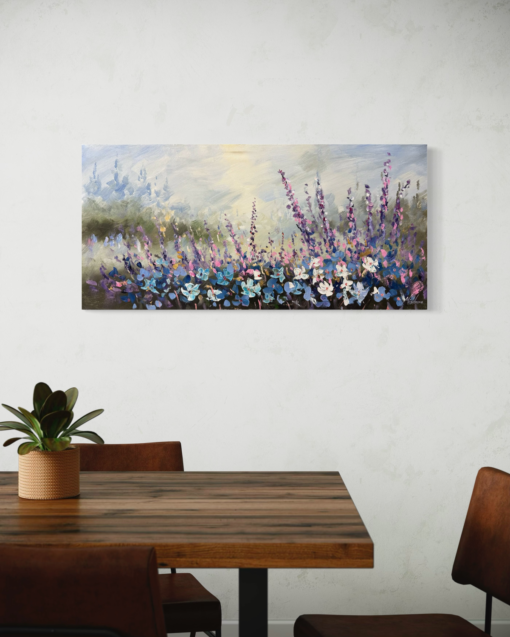 Een schilderij met bloemen